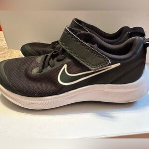 Nike Black and White Star Runner Size 13.